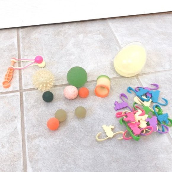 LIKE NEW Random Toys for Kids Bouncy Balls Play - Picture 3 of 4